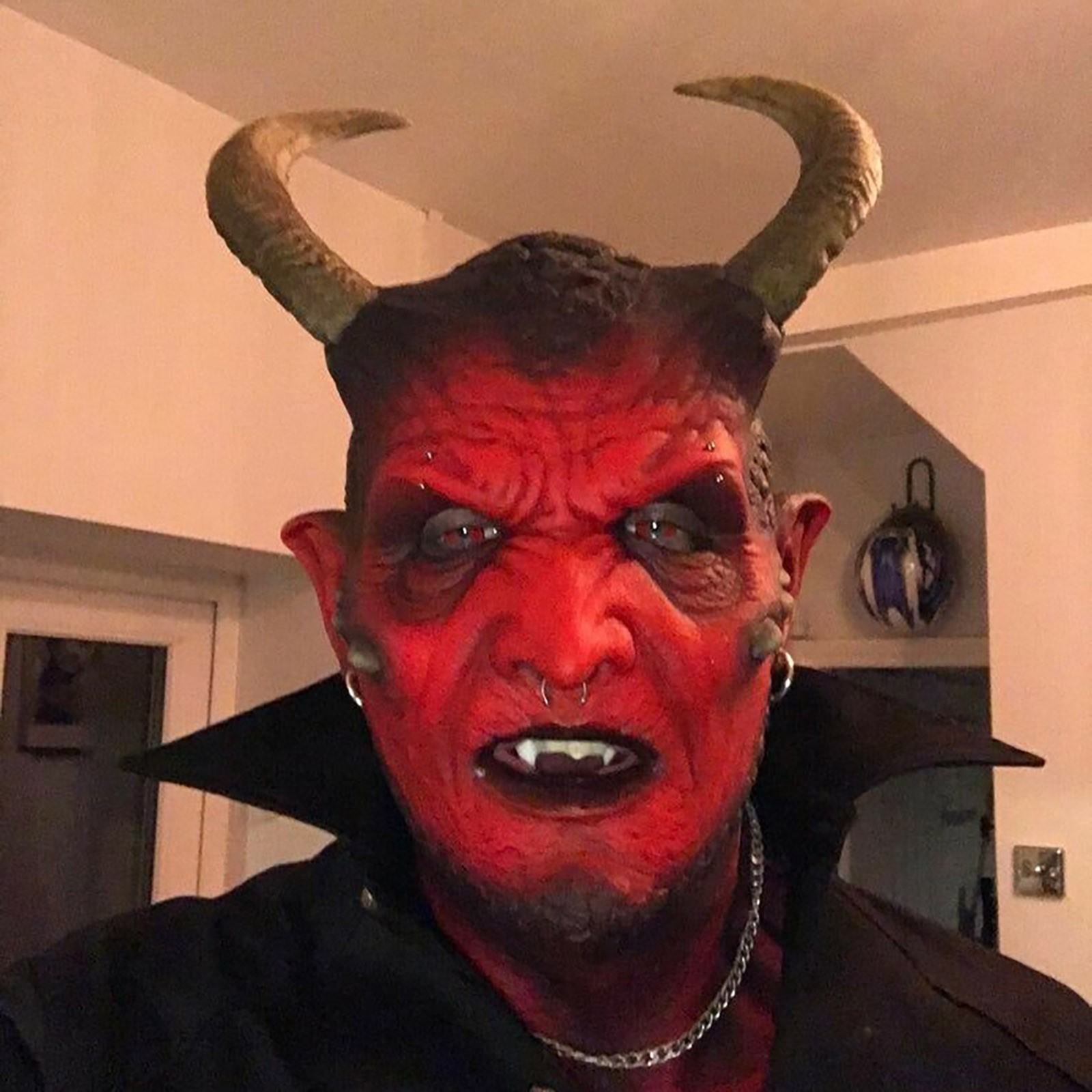 kari-Demon Latex Mask Devil Re - Prank Toys 评论和价格